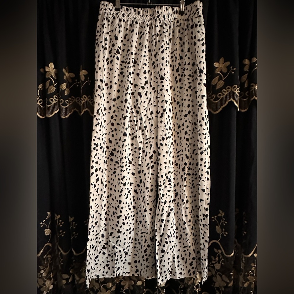 Stylish Black and White Spotted Wide Leg Pants